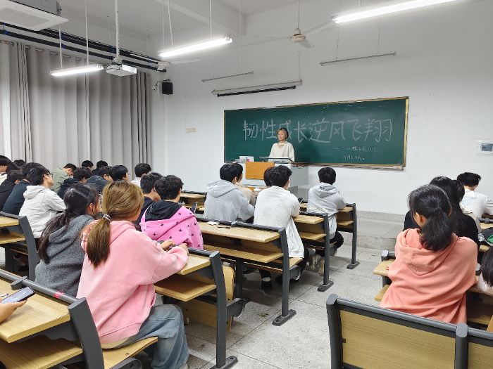 ���g�Գ��L(zh��ng)�����L(f��ng)�w�衪���W(xu��)��(hu��)�c���۹��衱�������}����(hu��)