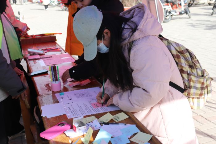 �ഺ�o����������ůͬ��  ɽ��������W(xu��)����(l��)��������־Ը�߅f(xi��)��(hu��)�c���ʺ������־Ը�߅f(xi��)��(hu��)�_չ���������M(j��n)У�@���(d��ng)